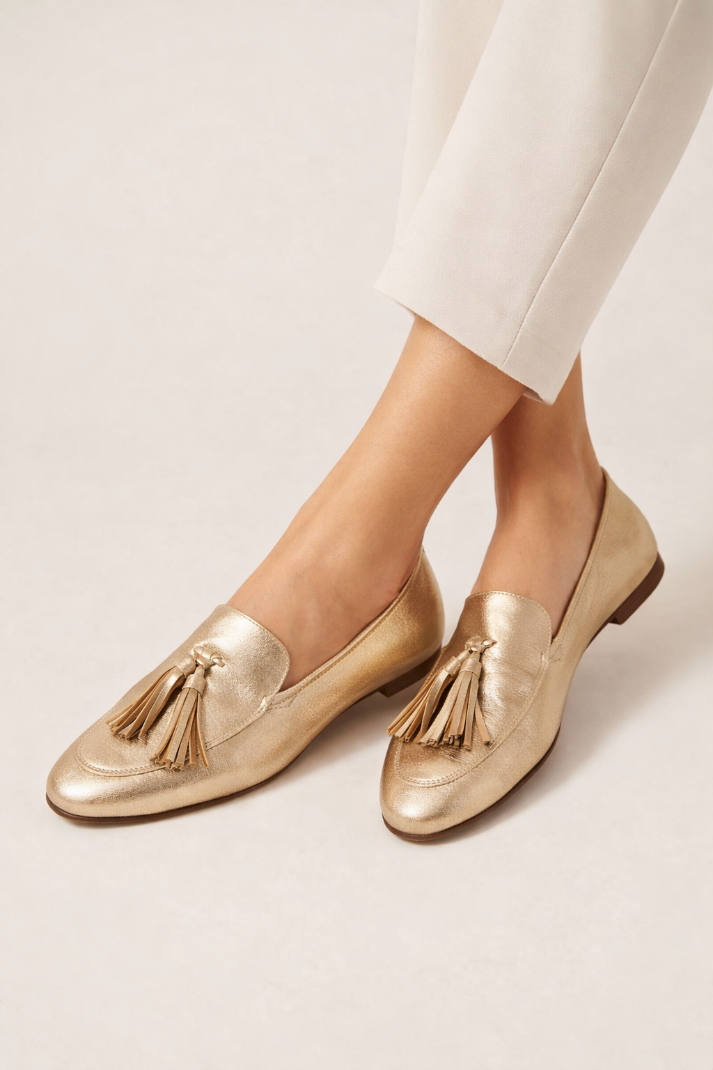 Flat Slippers With Metallic Effect And Tassel Detail Slip On